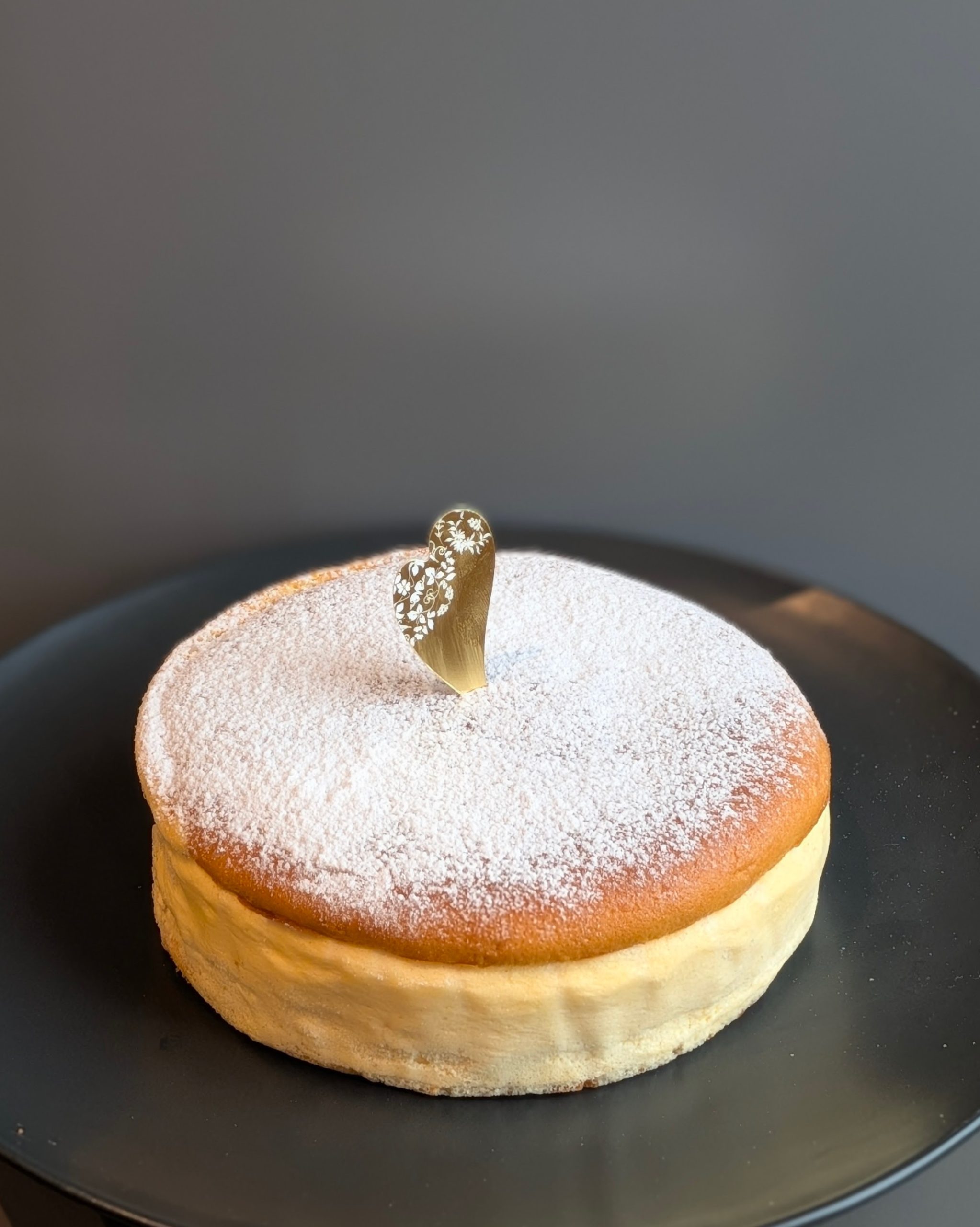 スフレチーズケーキ（ホール）